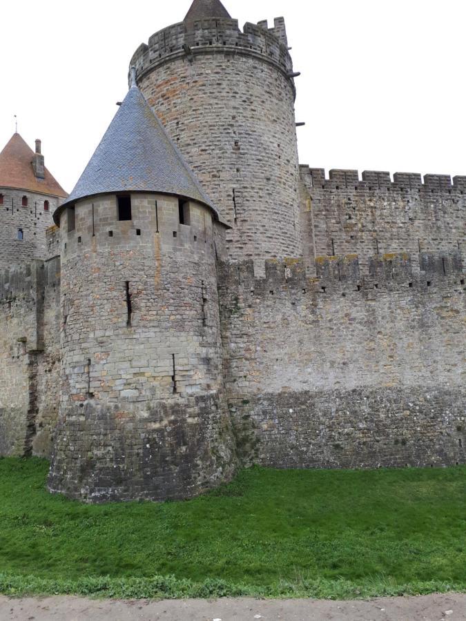 La Medeenne Alairac Buitenkant foto